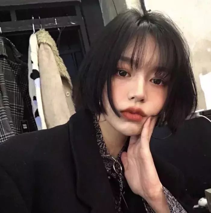 院子里的女人